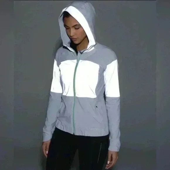 Lululemon light speed jacket 8 - Picture 3 of 9